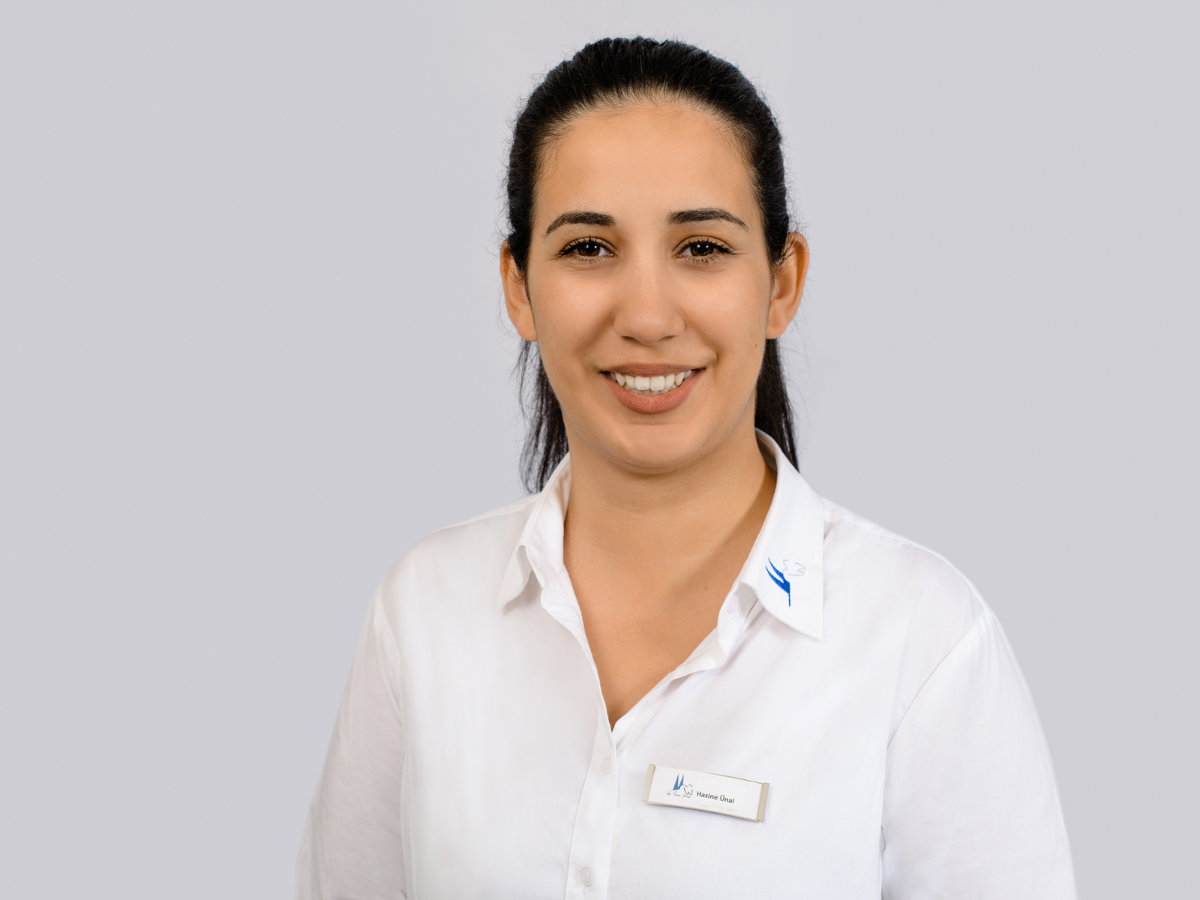 Hasine Ü. Rezeptionistin im Zentrum für Zahnmedizin Neusser Straße in Köln!